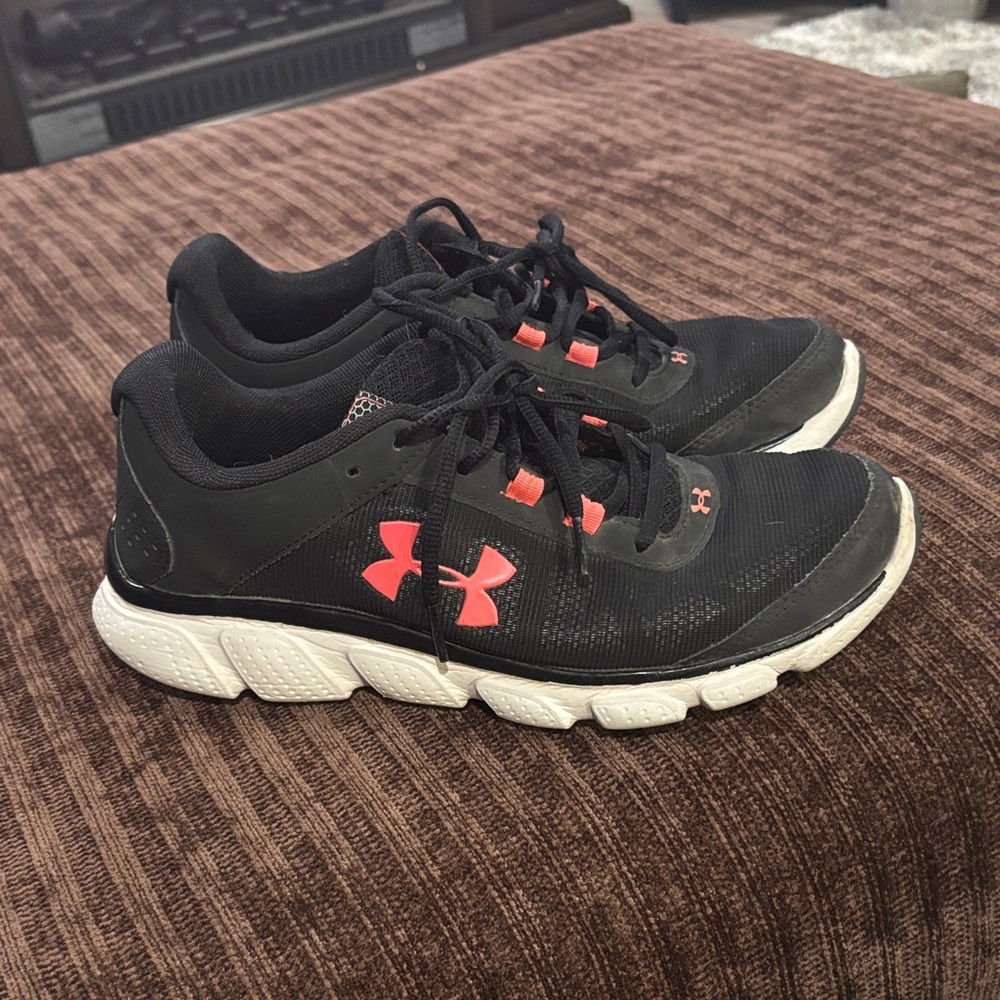 Under Armour women Black Sneakers with pink Accents
